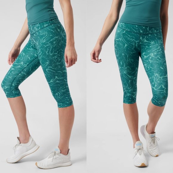 Athleta Pants & Jumpsuits Athleta Accelerate Crop Legging Ripple